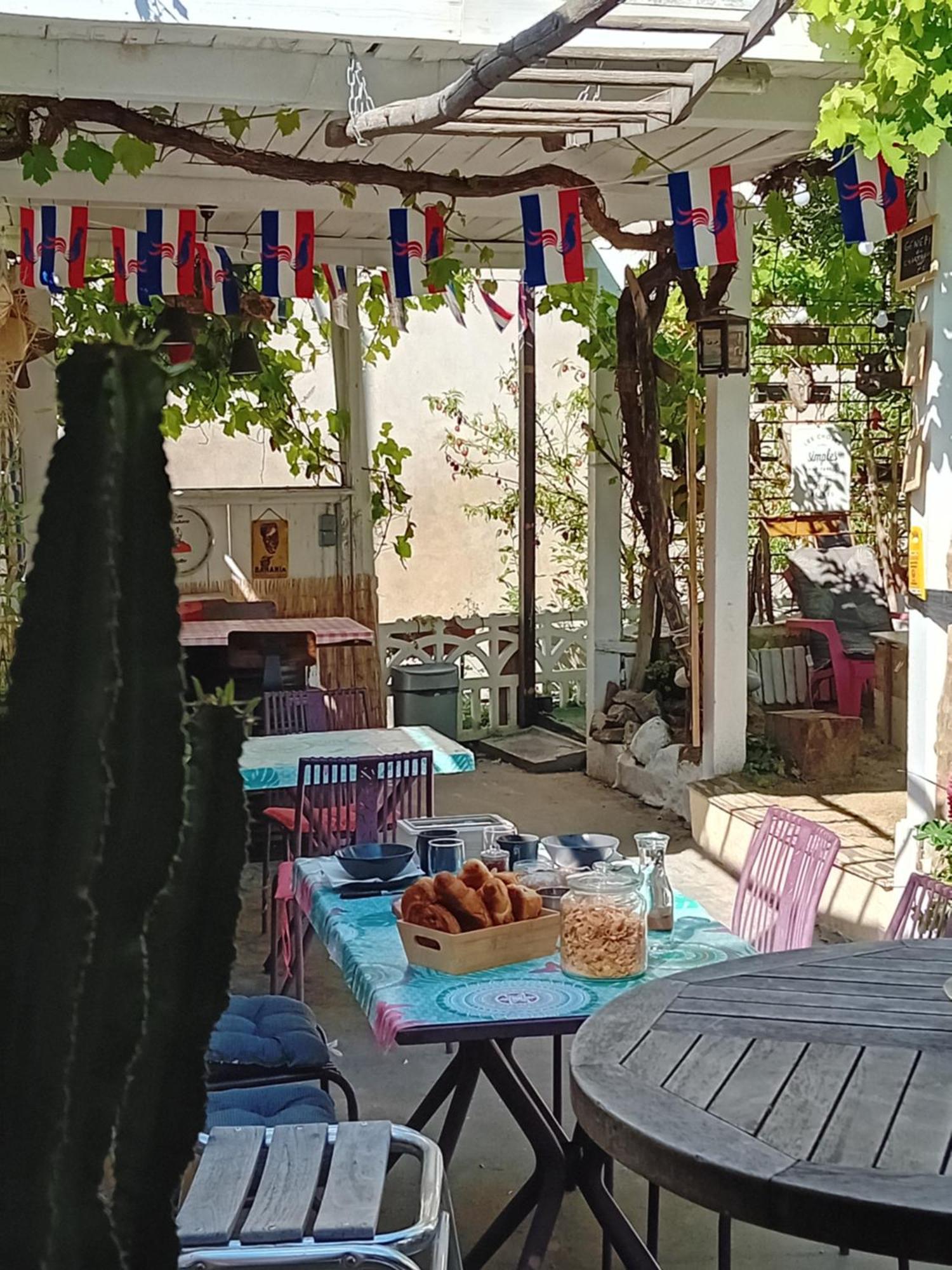 Houlala - Relais D'Etape - Chambres D'Hotes 蓬泰韦克 外观 照片
